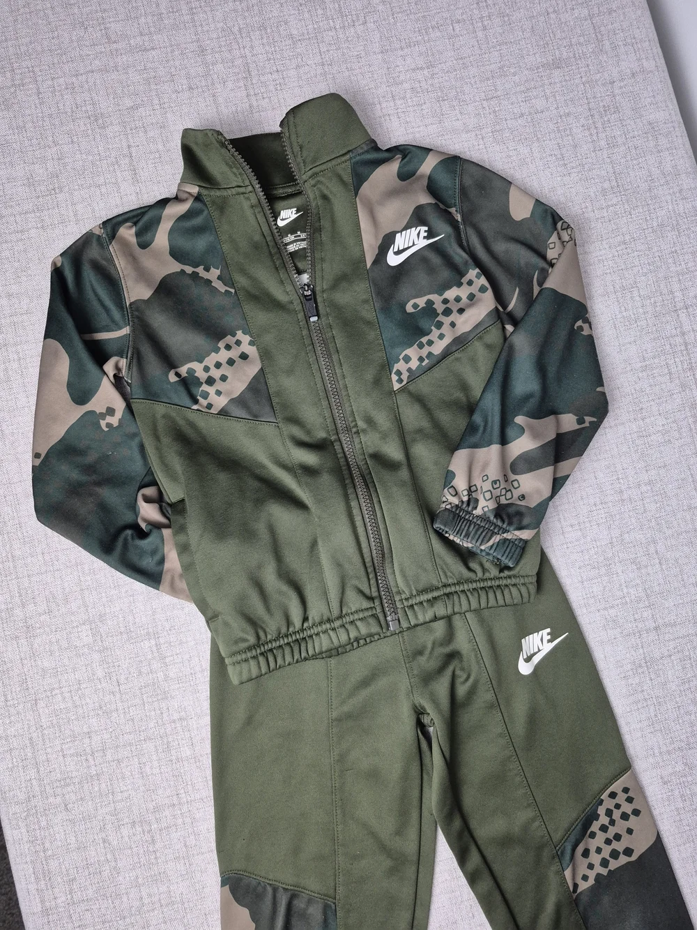 Nike Boys Camo Tracksuit Set Full-Zip Jacket & Joggers Size 6 (5-6Y)